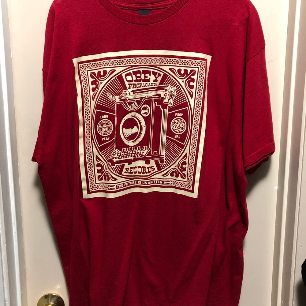 2 men’s xl Obey T-shirt’s